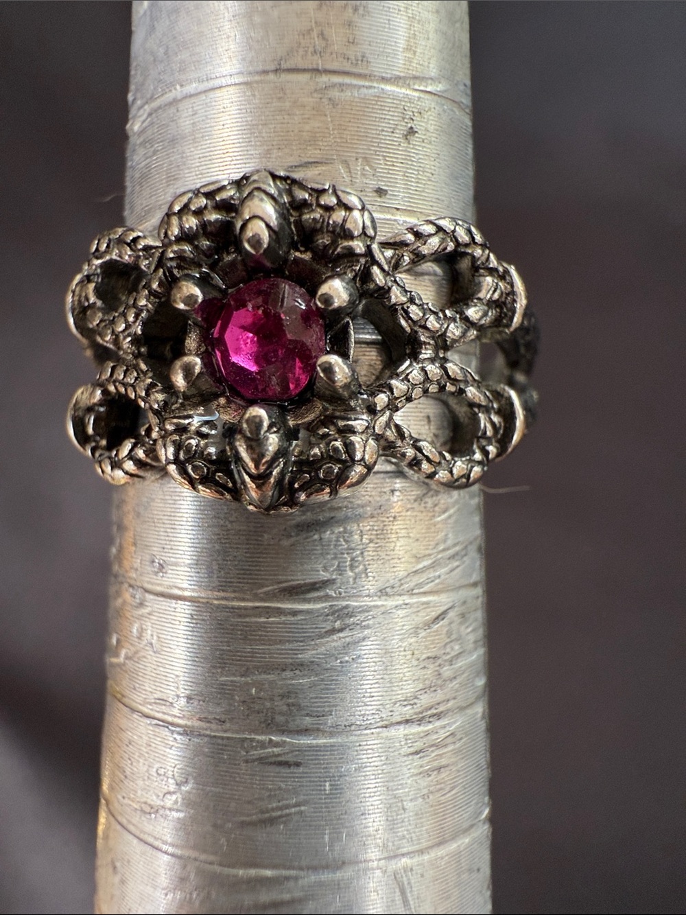 Vintage-Style Silver Floral Ring with Pink Stone - Picture 7 of 7